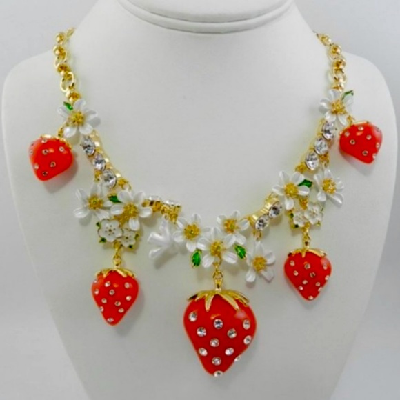 New Betsey Johnson strawberry necklace - Picture 4 of 11